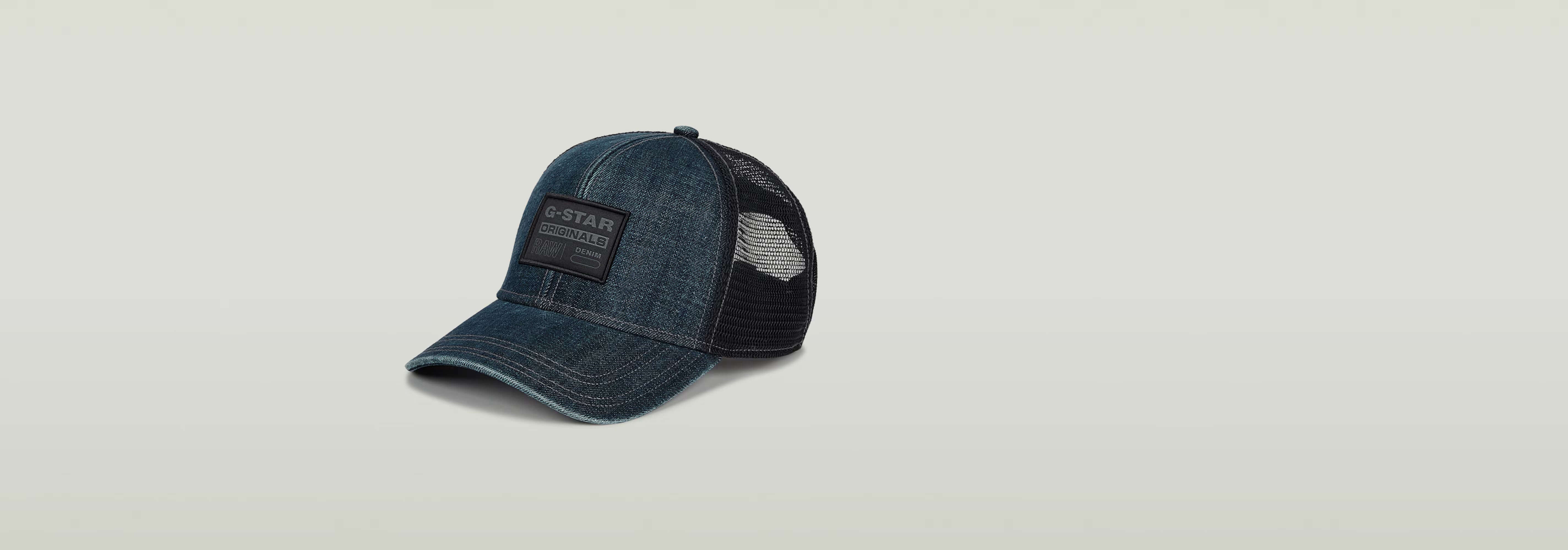 Gorra de rejilla Baseball con corte clásico camionero y cierre de clip, parte delantera en denim greencast.