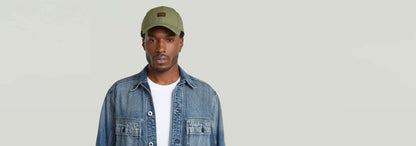 Hombre usando la gorra Originals Baseball con visera curvada y etiqueta G-STAR Originals.