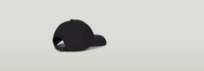 Gorra Originals Baseball negra con visera curvada y cierre ajustable, vista desde atrás.