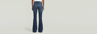 Jeans 3301 Flare vista trasera mostrando el diseño acampanado y el ajuste en el muslo.