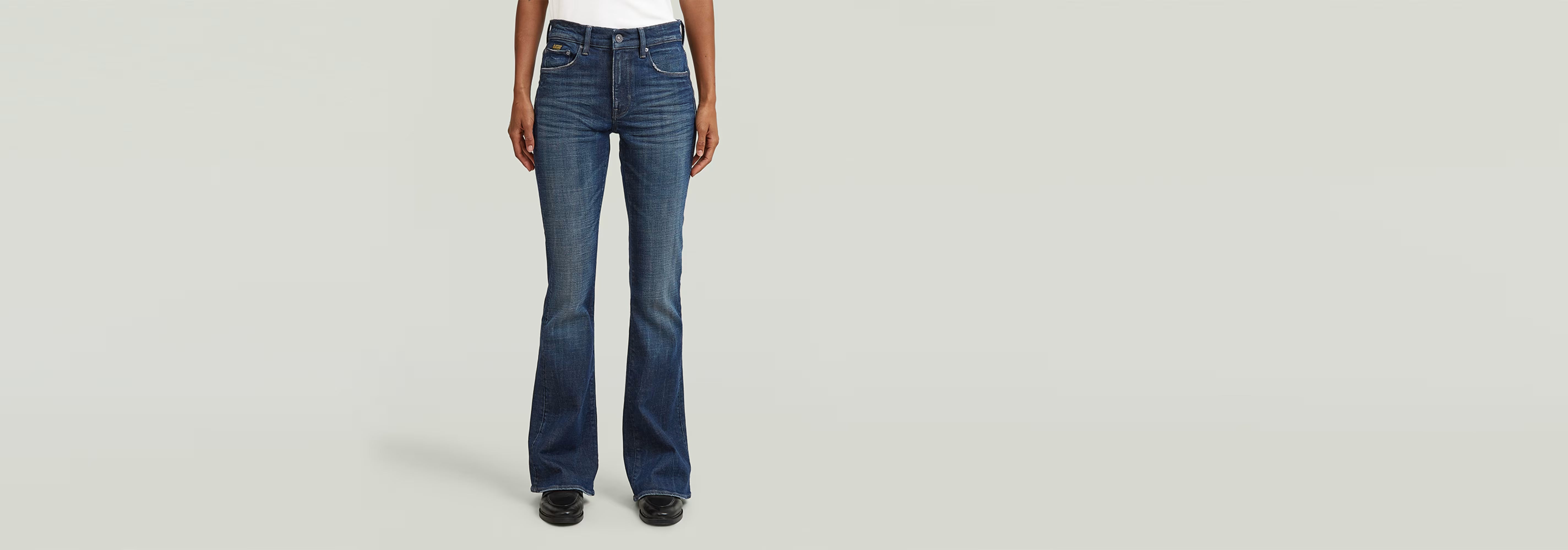 Jeans 3301 Flare en un ajuste clásico de tiro medio y estilo acampanado, perfectos para un look atemporal.