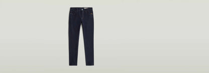 Jeans 3301 Slim en color oscuro con corte ajustado y cinco bolsillos, diseño clásico y atemporal.