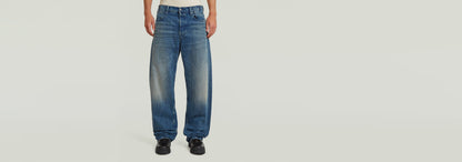 Jeans Bend Loose en corte holgado con diseño moderno y panel 3D, parte de la colección Anatomic Denim.