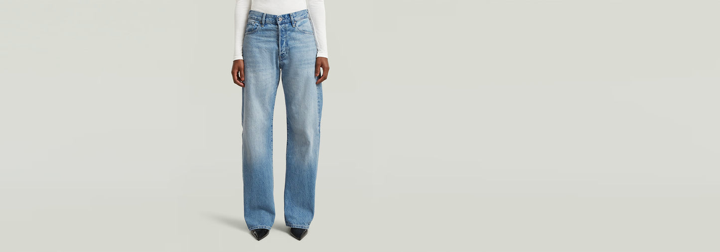 Jeans Bowey Barrel, de tiro bajo y pierna holgada, con bragueta de botones y 5 bolsillos.