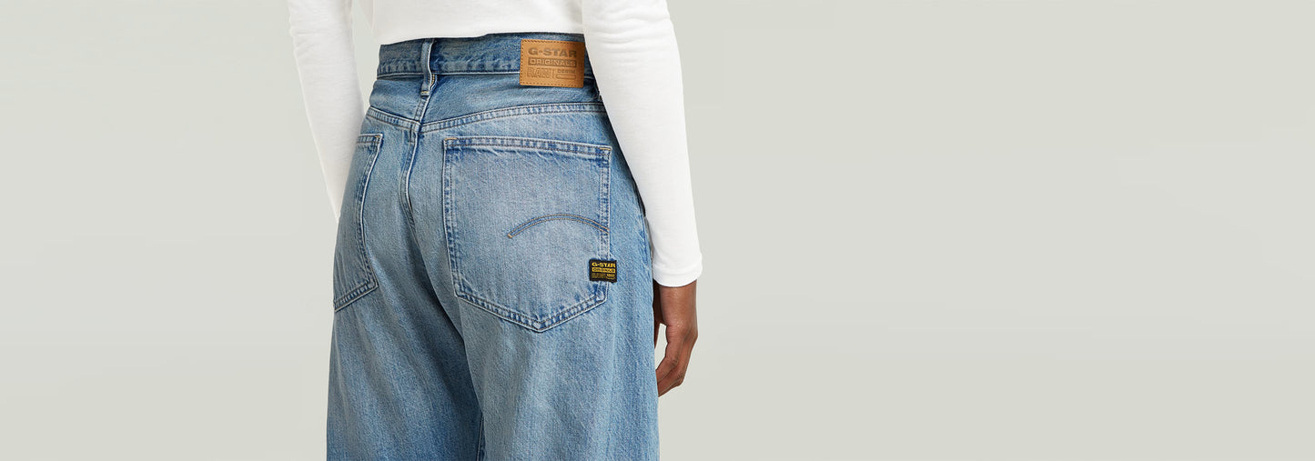 Jeans Bowey Barrel con tiro bajo y pierna holgada, vista trasera con etiqueta de G-STAR en la parte superior.