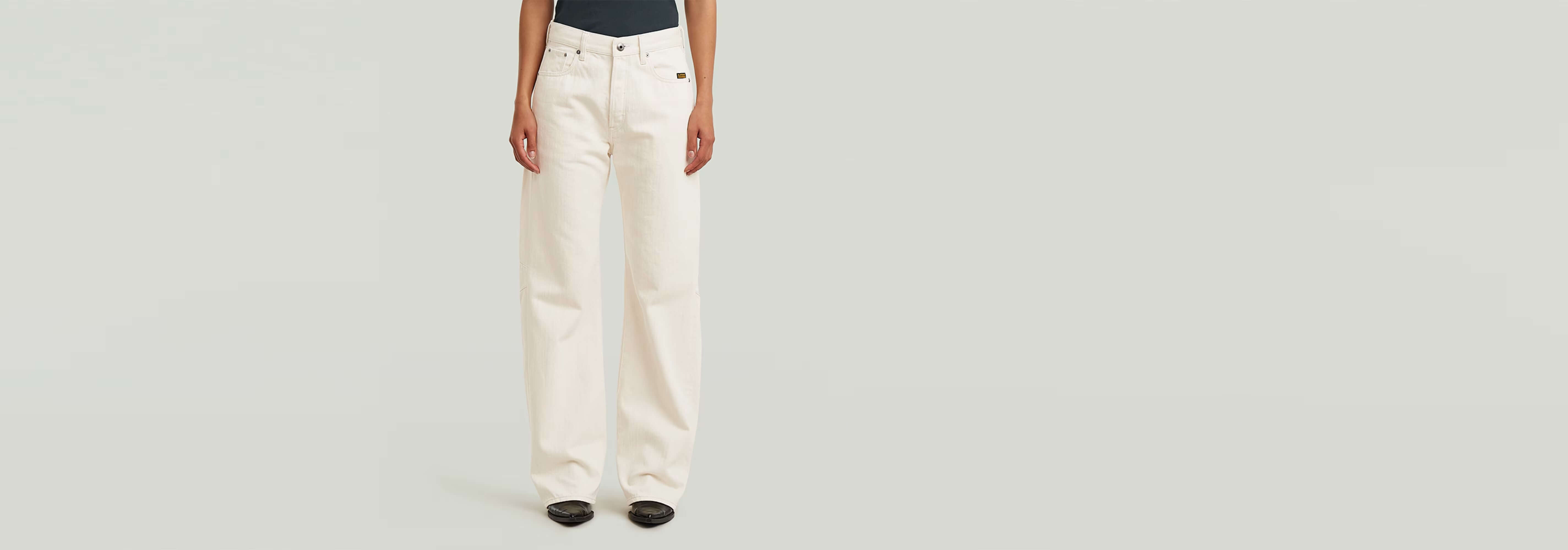 Jeans Bowey Barrel en color blanco, con pernera amplia y corte de tiro bajo, parte de la colección Anatomic Denim.