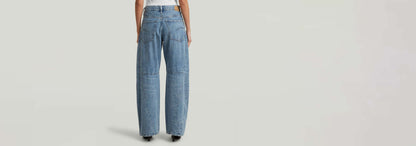 Jeans Contor Barrel Wide mostrando su diseño de pernera ancha y corte holgado desde atrás.