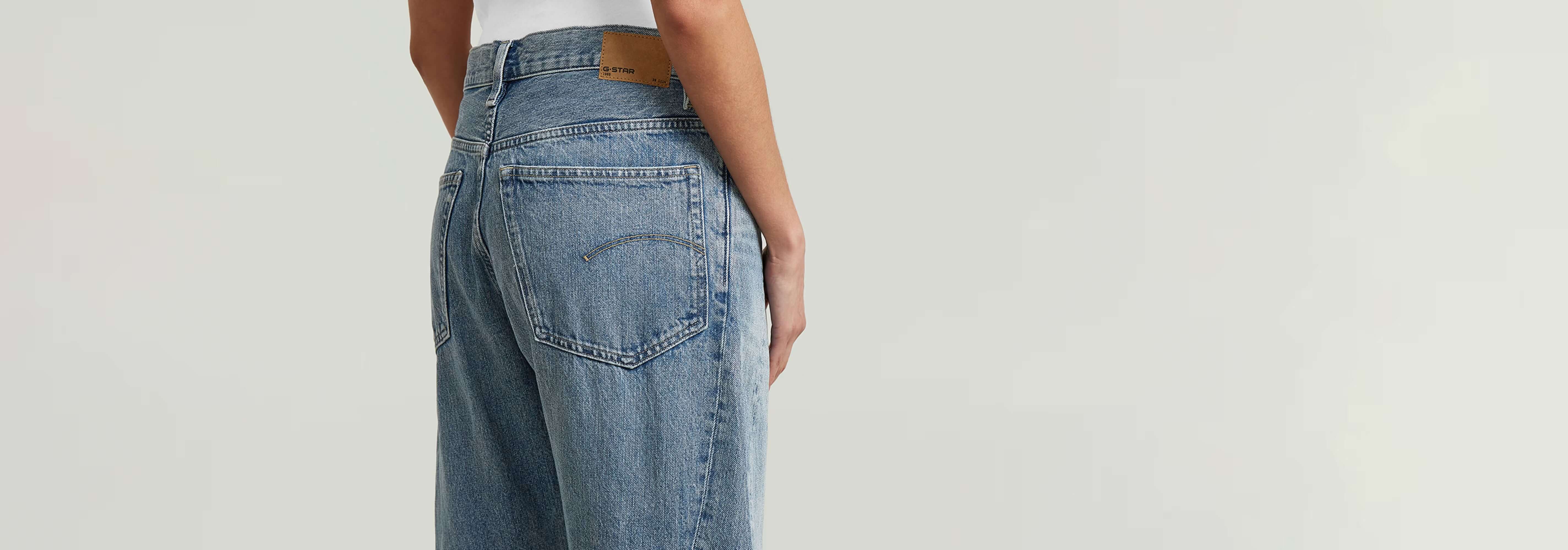 Vista trasera de los jeans Contor Barrel Wide con diseño esculpido en 3D y pernera ancha.
