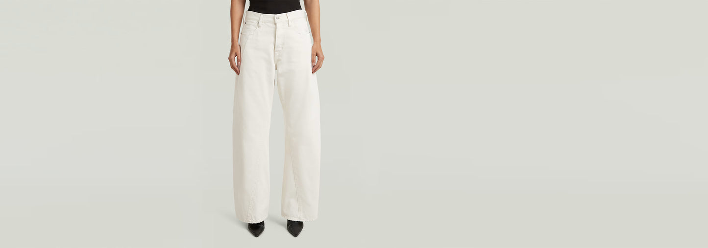 Jeans Contor Barrel Wide, de corte holgado, con cintura baja y diseño de cinco bolsillos, en color blanco.