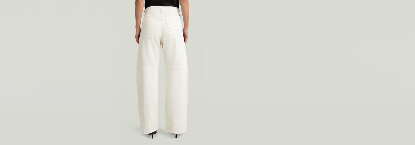 Jeans Contor Barrel Wide, beige, de corte holgado, visto desde atrás, parte de la colección Anatomic Denim.