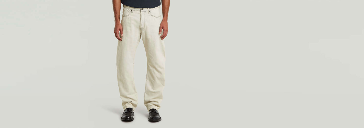 Jeans Contor Regular en color claro, con corte regular y diseño anatómico para un mejor ajuste.