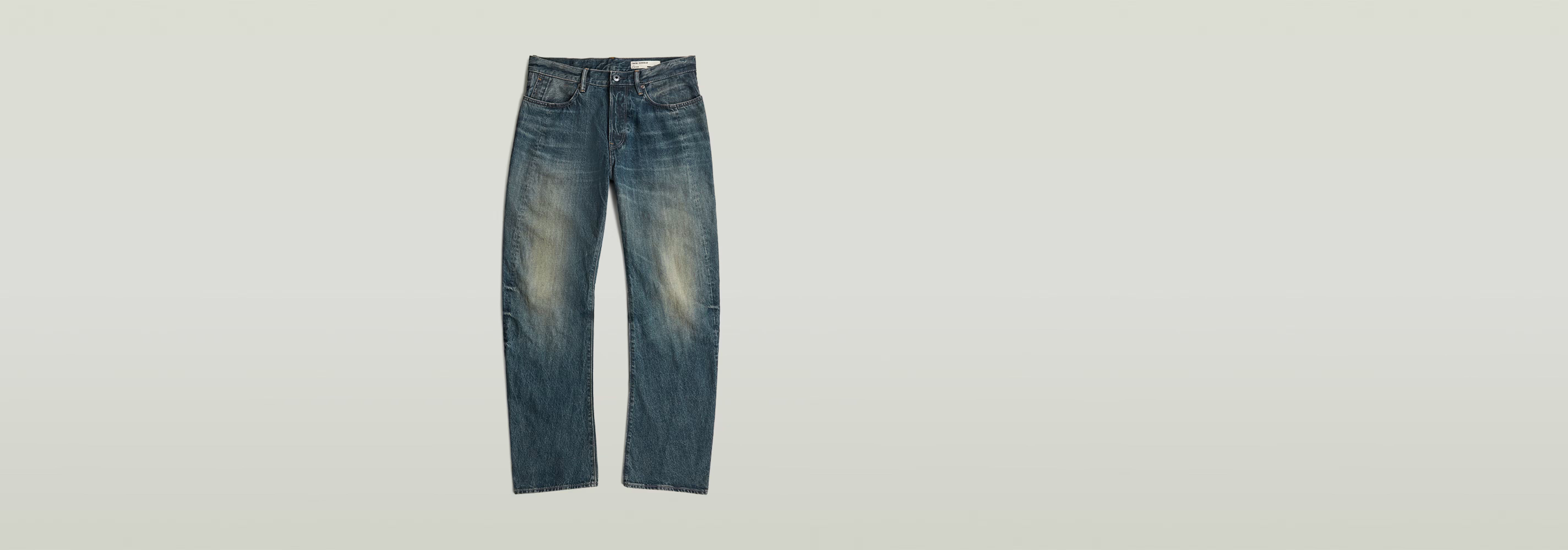 Jeans Contor Regular en tono azul con diseño de cinco bolsillos y corte regular para un ajuste óptimo.