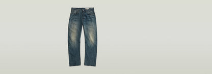 Jeans Contor Regular en tono azul con diseño de cinco bolsillos y corte regular para un ajuste óptimo.