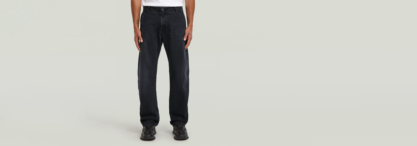 Jeans Contor Regular Chino en color negro, modelo con corte recto y diseño cómodo y moderno.