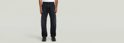 Jeans Contor Regular Chino en color negro, modelo con corte recto y diseño cómodo y moderno.