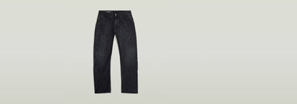 Jeans Contor Regular Chino en color negro, con corte recto y diseño cómodo, ideal para cualquier atuendo.