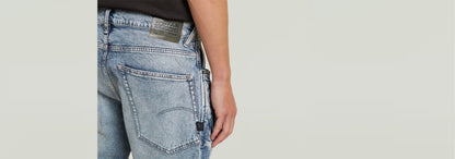 Detalle trasero de los Jeans Contor Slim, mostrando el acabado y diseño de cinco bolsillos.