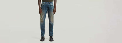 Jeans Contor Slim, modelo con construcción 3D, ajuste medio y largo, de la colección Anatomic Denim.