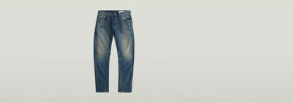 Jeans Contor Slim en vista frontal sobre fondo claro, parte de la colección Anatomic Denim.