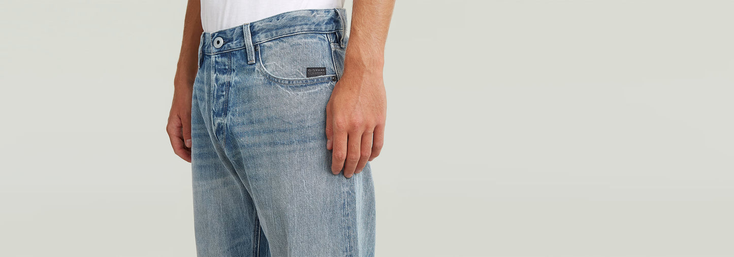 Jeans Dakota Regular Straight, pierna recta, tiro medio, ajuste cómodo, diseño clásico con cinco bolsillos.