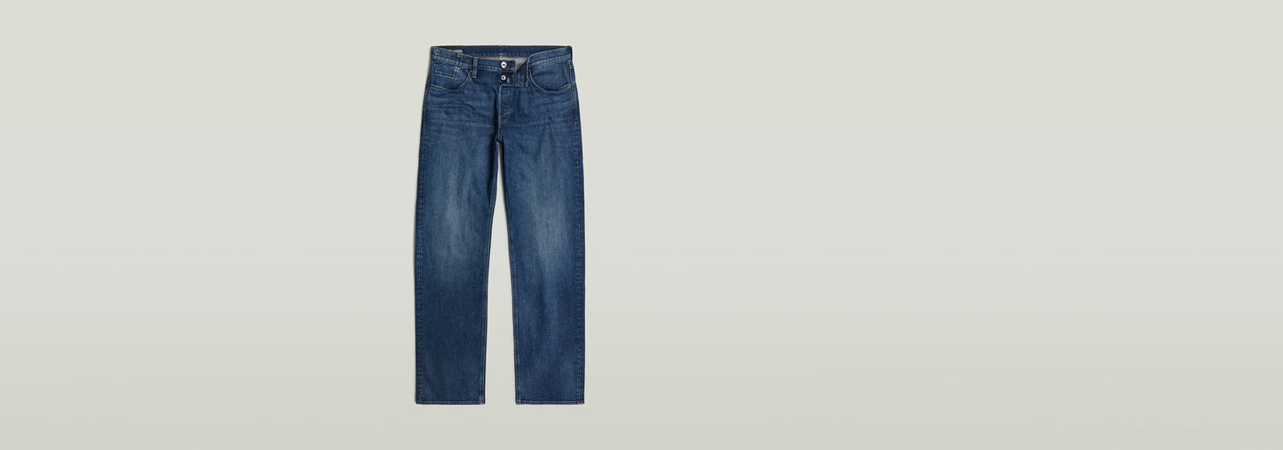 Jeans Dakota Regular Straight en denim de pierna recta, tiro medio, cómodo y clásico, ideales para el uso diario.