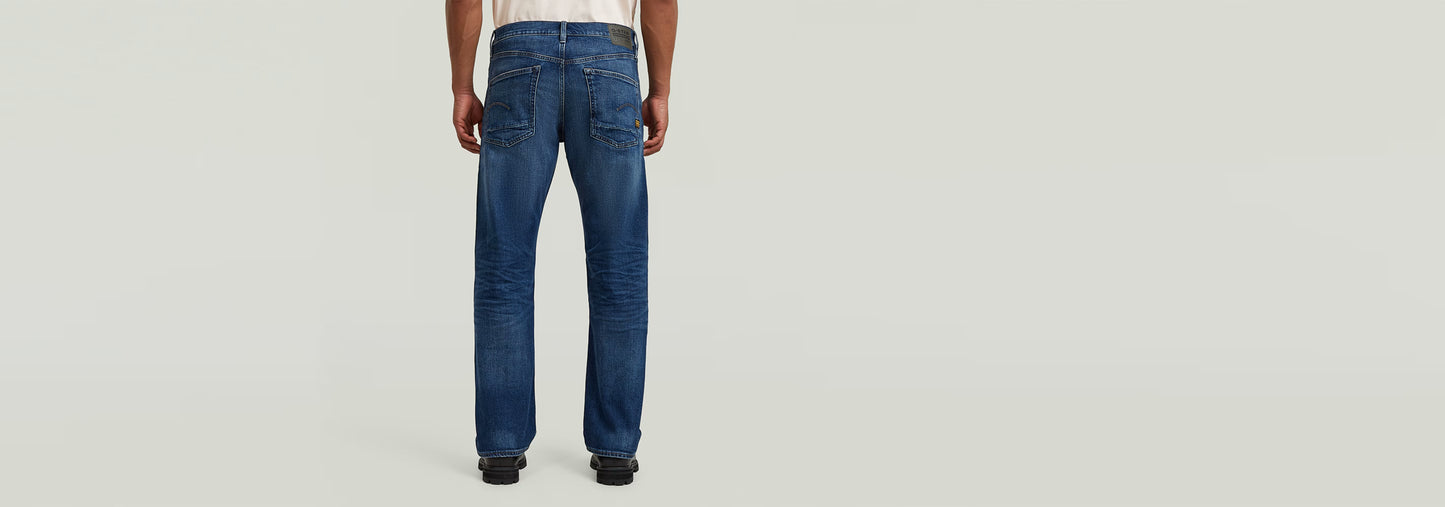 Jeans Dakota Regular Straight, vista trasera, pierna recta, color azul, diseño atemporal y cómodo.