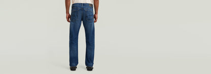 Jeans Dakota Regular Straight, vista trasera, pierna recta, color azul, diseño atemporal y cómodo.