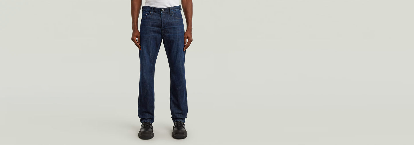 Jeans Dakota Regular Straight en color oscuro, con pierna recta y ajuste cómodo para un estilo relajado.