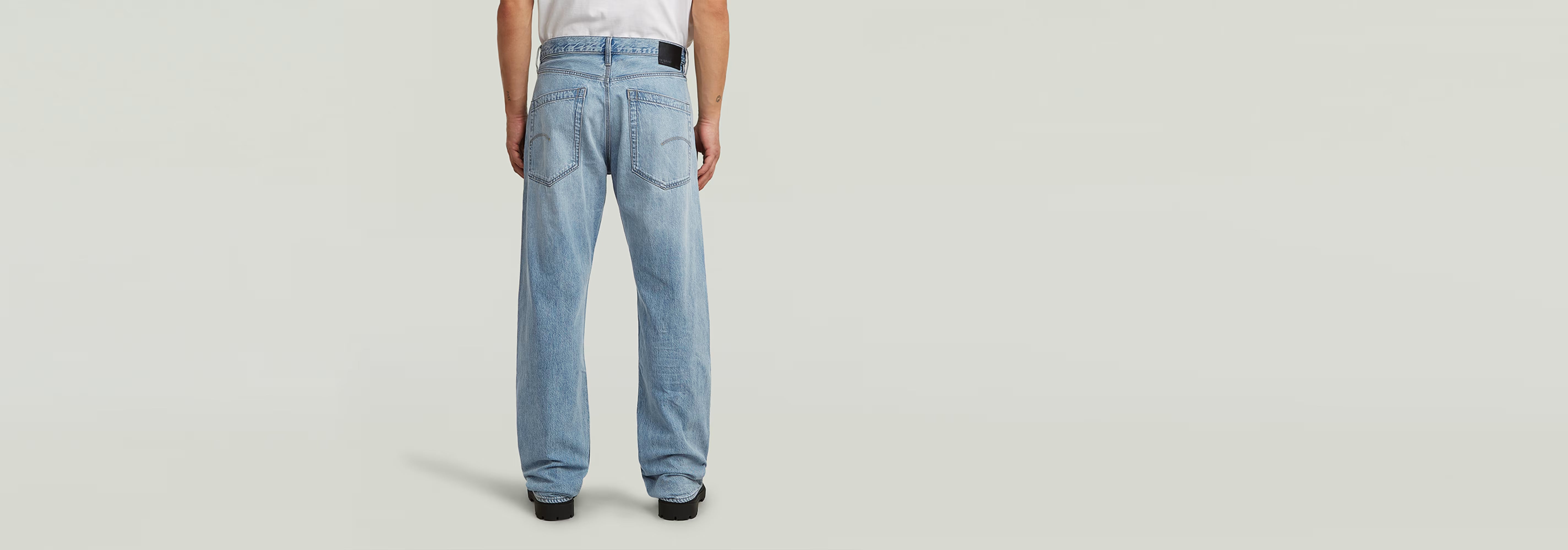Jeans Deeggie Relaxed Straight view from the back, showcasing a relaxed fit and classic denim design.