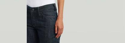 Jeans G-STAR Lennoxx Slim Straight, corte recto y talle medio con diseño de cinco bolsillos.