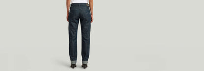 Jeans G-STAR Lennoxx Slim Straight vistos desde atrás, con corte recto y detalle en el dobladillo.