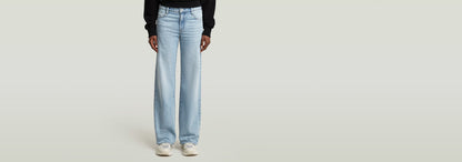 Jeans Judee Loose con corte holgado y cintura baja en un fondo claro, perfectos para el uso diario.