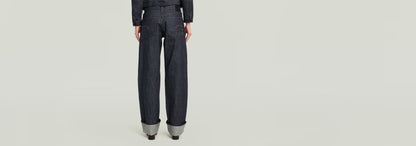 Jeans Judee Selvedge vista trasera mostrando el corte holgado y detalles de orillo en denim de alta calidad.