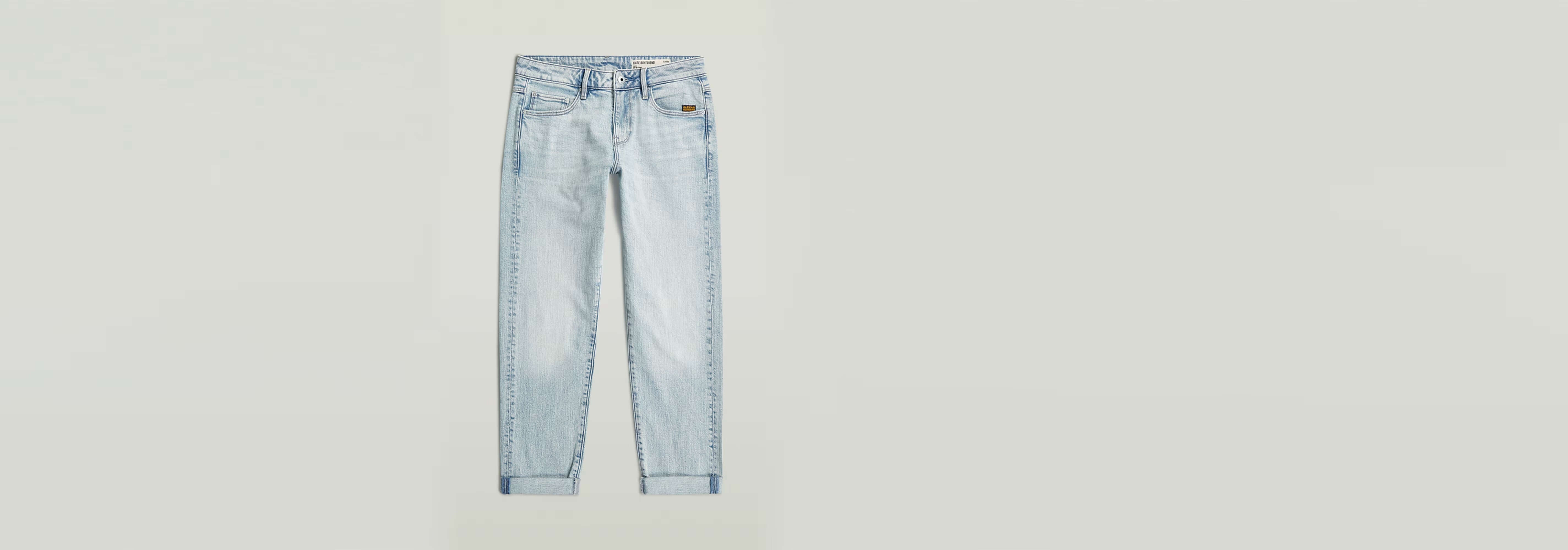 Jeans Kate Boyfriend con corte relajado y dobladillo plegado, perfectos para un look informal.