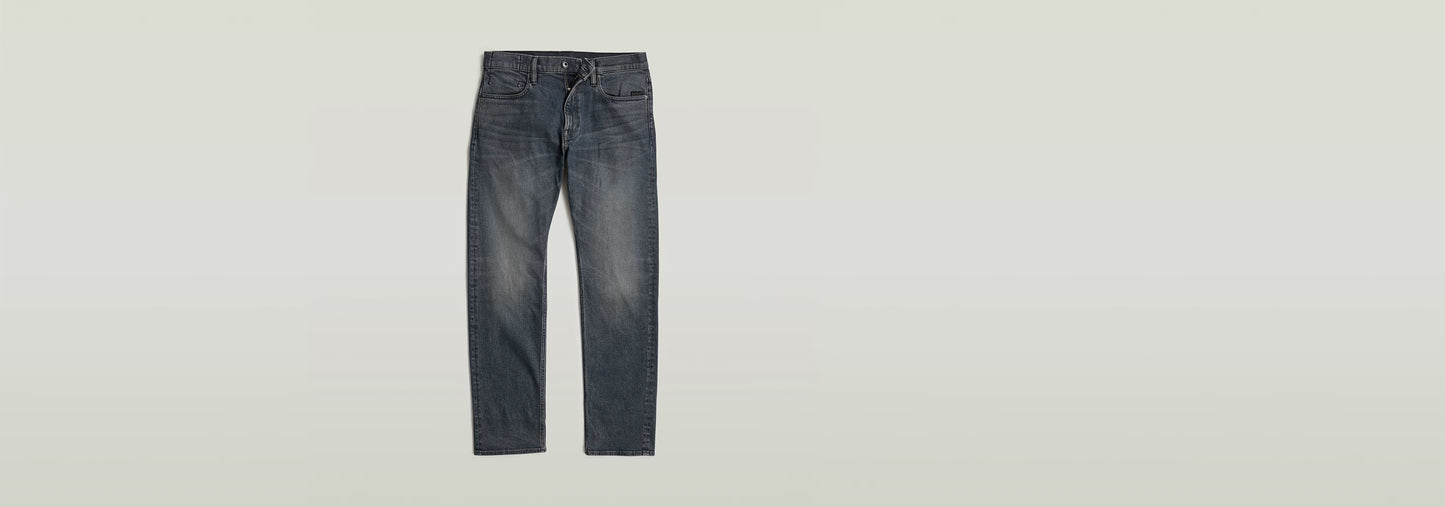 Jeans Mosa Straight con corte recto y pernera estrecha en color denim elástico.
