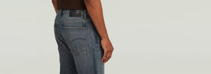 Jeans Mosa Straight, vista posterior con detalles de bolsillos y etiqueta G-Star RAW en el diseño.