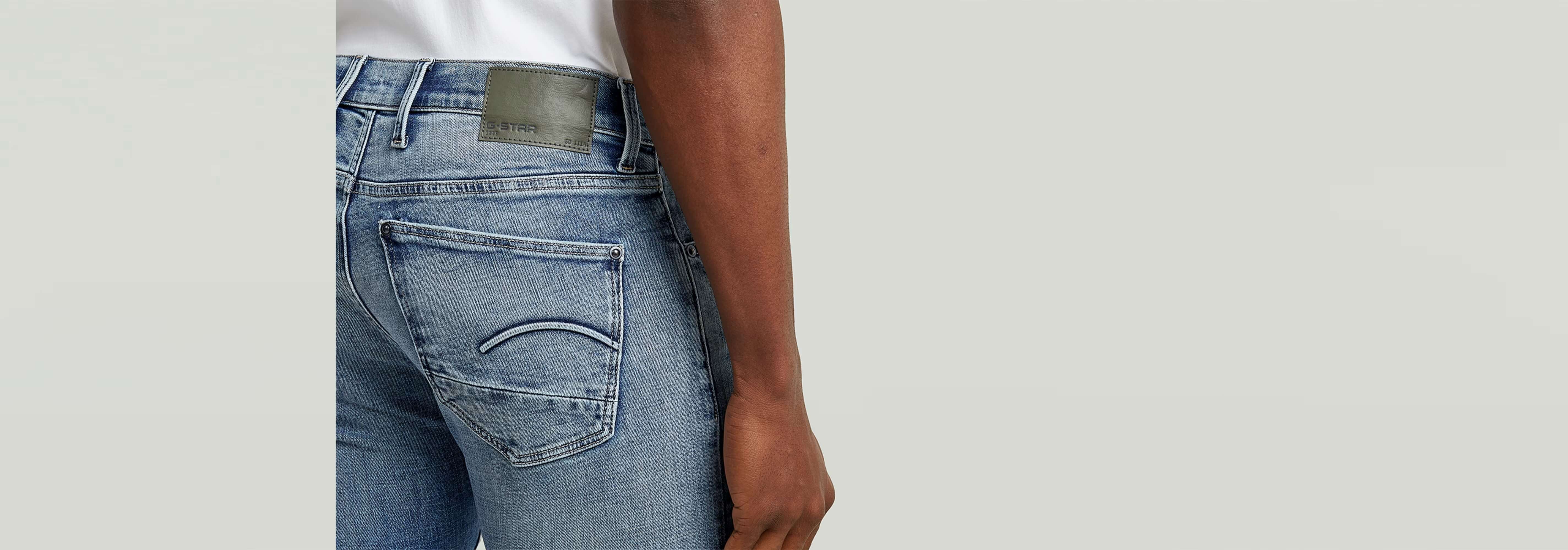 Jeans Revend FWD Skinny con diseño de cinco bolsillos y detalles 3D en los bolsillos traseros.