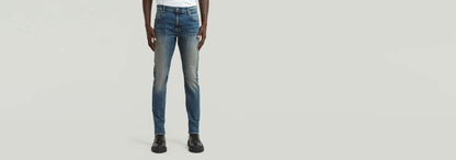 Jeans Revend FWD Skinny en corte pitillo con efecto 3D y diseño de cinco bolsillos.