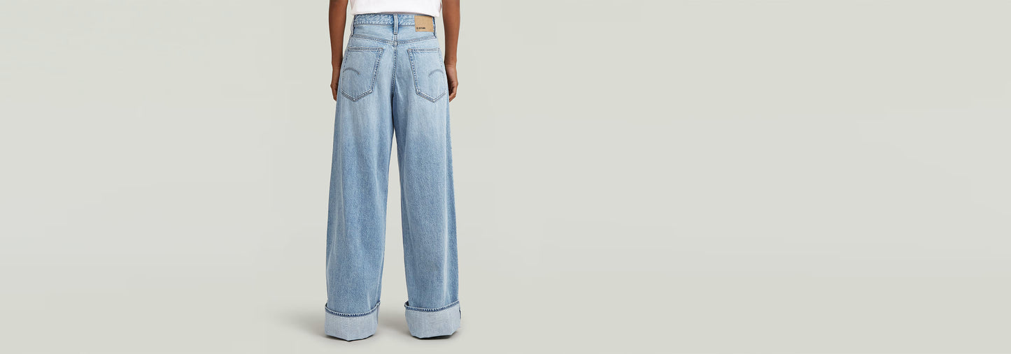 Jeans Roxx Wide, corte holgado, tiro medio, dobladillo vuelto, 100% algodón regenerativo.