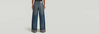 Jeans Roxx Wide en corte holgado y dobladillo vuelto, vista trasera de estilo contemporáneo.