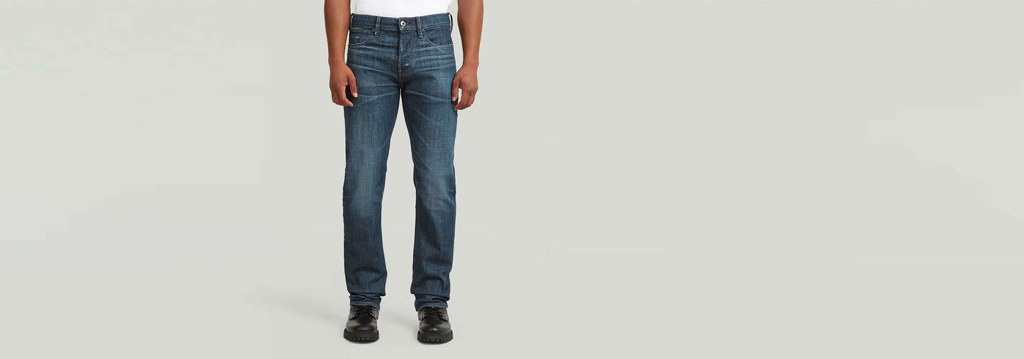 Jeans Streem Slim Tapered para hombre con corte recto ajustado y diseño contemporáneo.