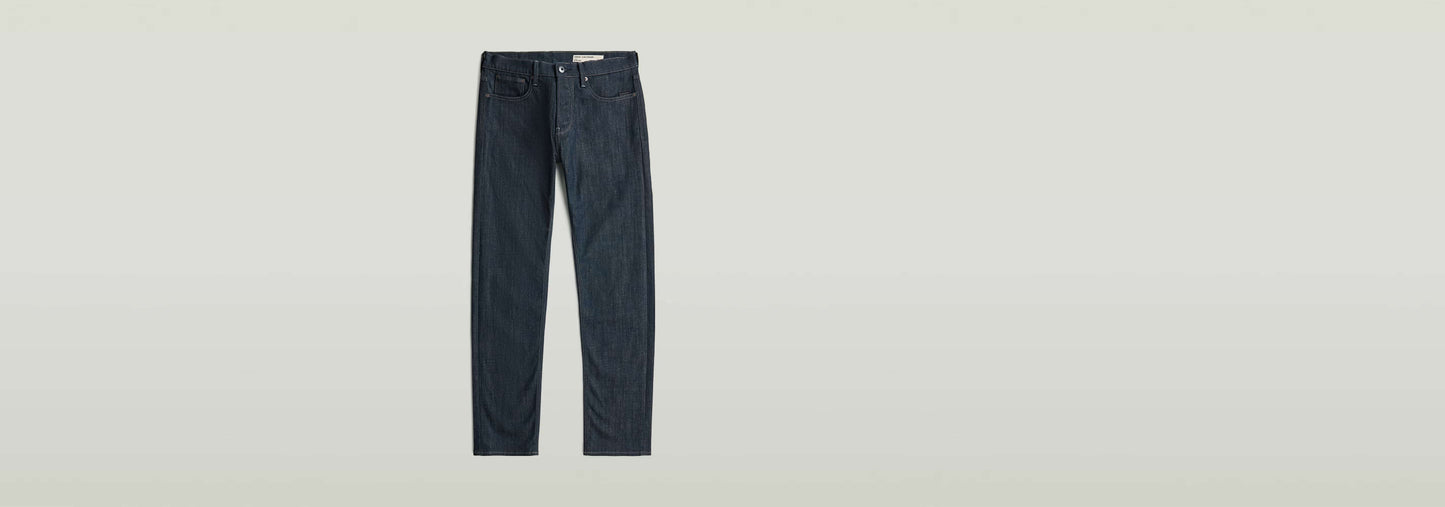 Jeans Streem Slim Tapered, modernos con corte recto ajustado y diseño de talle medio en tono índigo.
