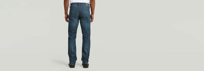 Jeans Streem Slim Tapered vista trasera con diseño moderno y pernera estrecha en denim greencast.