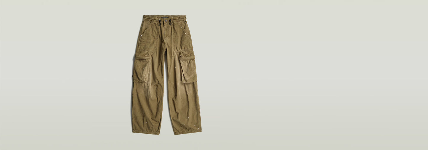 Pantalones Balloon Cargo de corte cónico con bolsillos y cierre a presión.