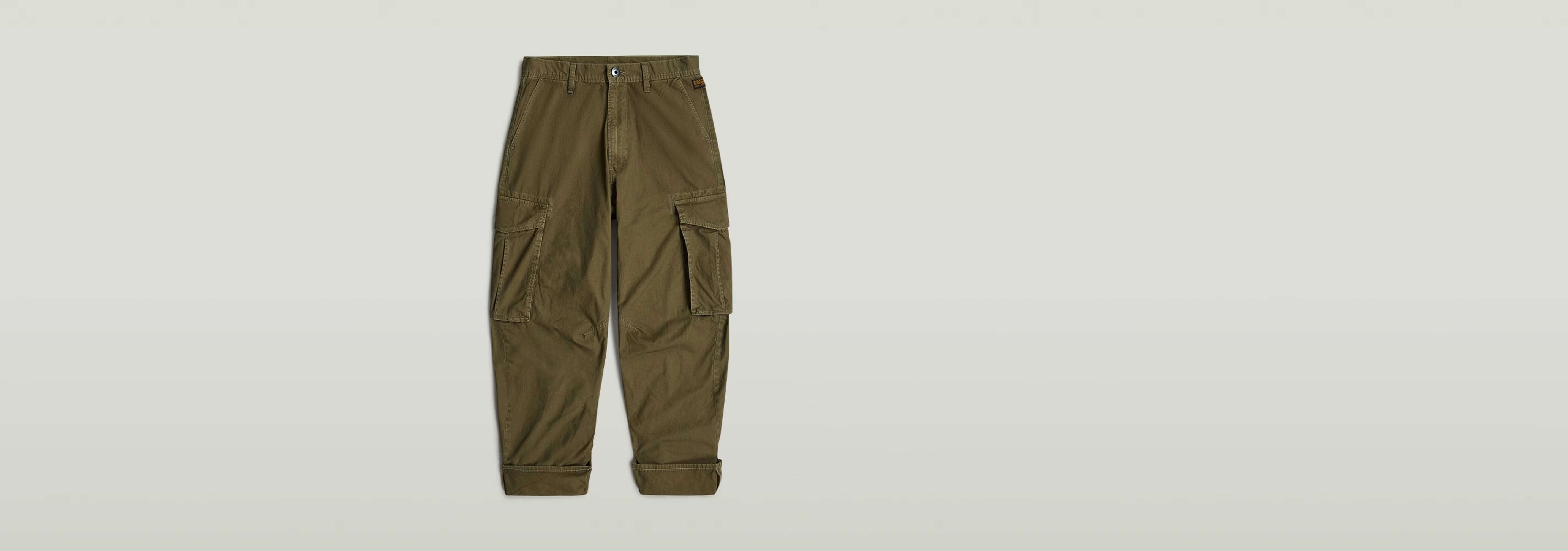 Pantalones Cargo 3D Boyfriend en color verde oliva con múltiples bolsillos y corte relajado.