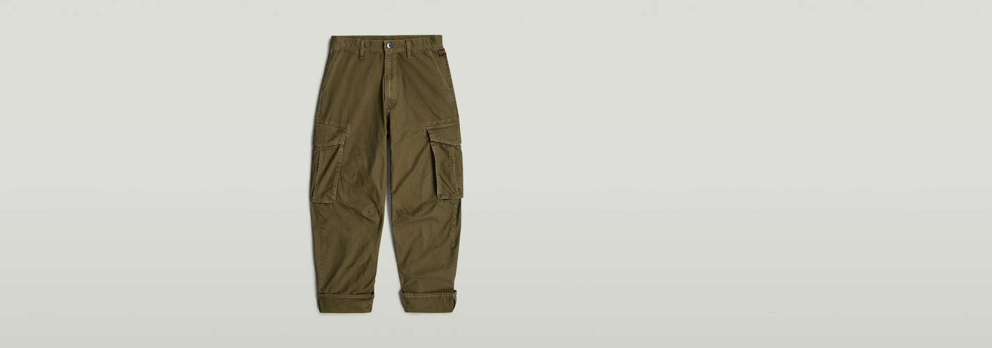 Pantalones Cargo 3D Boyfriend en color verde oliva con múltiples bolsillos y corte relajado.