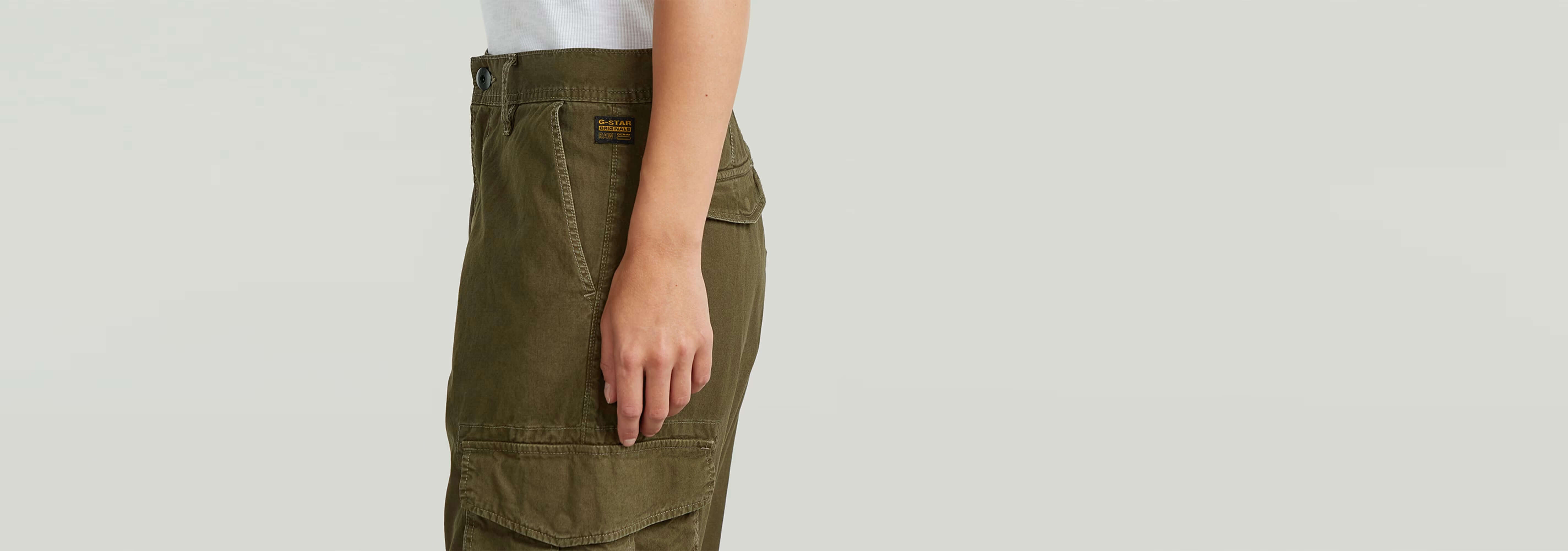 Pantalones Cargo 3D Boyfriend en color verde olivo, con múltiples bolsillos y corte relajado.