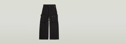 Pantalones Mega Cargo en color negro con múltiples bolsillos y corte suelto.