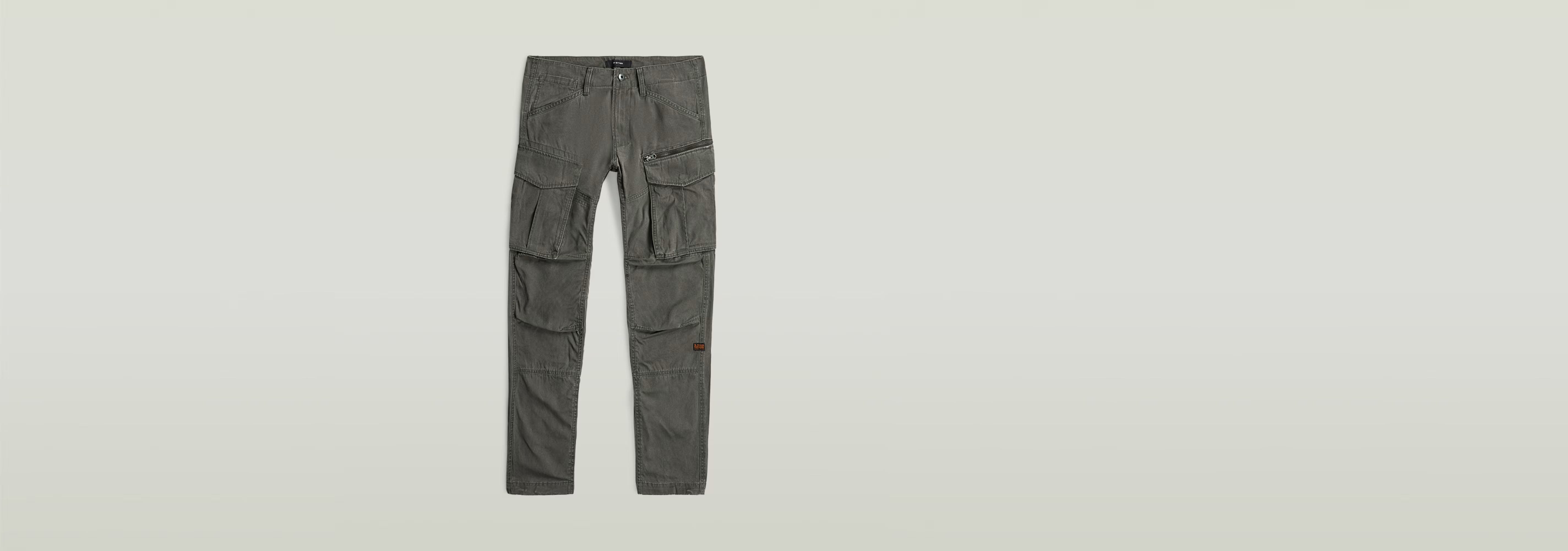 Pantalones Rovic Zip 3D Regular Tapered en color gris, con múltiples bolsillos y ajuste regular.