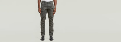 Pantalones Rovic Zip 3D Regular Tapered en color gris oscuro, con diseño de corte regular y detalles de ajuste.